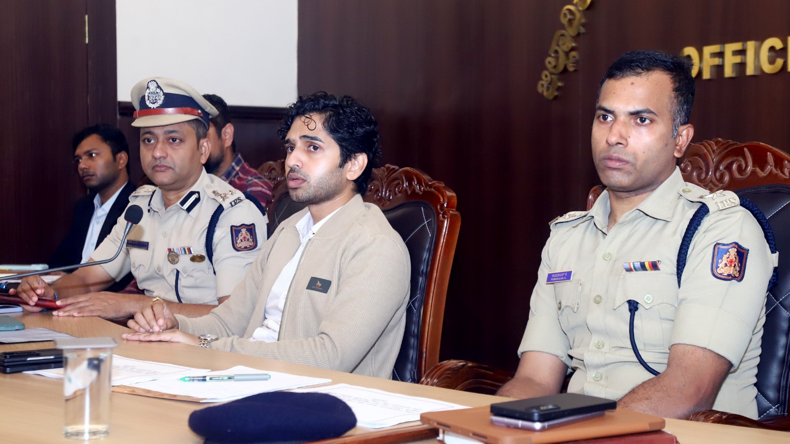 ಬೆಳಗಾವಿ ಜಿಲ್ಲಾ ವಿಪತ್ತು ನಿರ್ವಹಣಾ ಪ್ರಾಧಿಕಾರ ಸಭೆ : 397  ಕಾಳಜಿ ಕೇಂದ್ರಗಳ ಸೌಲಭ್ಯ ಪರಿಶೀಲನೆಗೆ ಜಿಲ್ಲಾಧಿಕಾರಿ‌ ಮೊಹಮ್ಮದ್ ರೋಷನ್ ಸೂಚನೆ