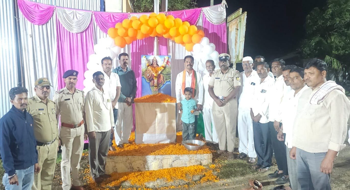 "ಬೈಲಹೊಂಗಲ ಹೊಸೂರ ಗ್ರಾಮದ ಸೈನಿಕರ ತ್ಯಾಗ ಯುವ ಸಮುದಾಯಕ್ಕೆ ಮಾದರಿ"